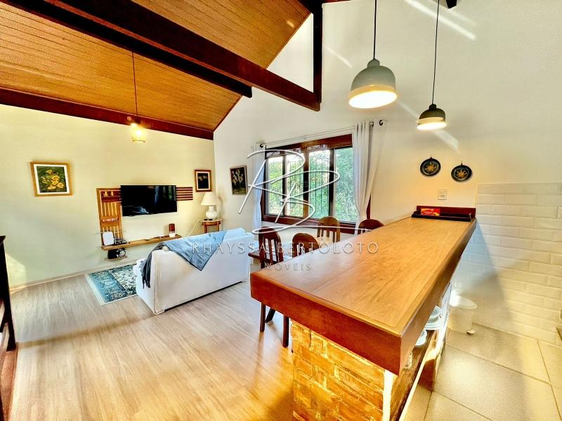 Comprar Casa em Itaipava, Petrópolis/RJ - Rhayssa Bertoloto Imóveis