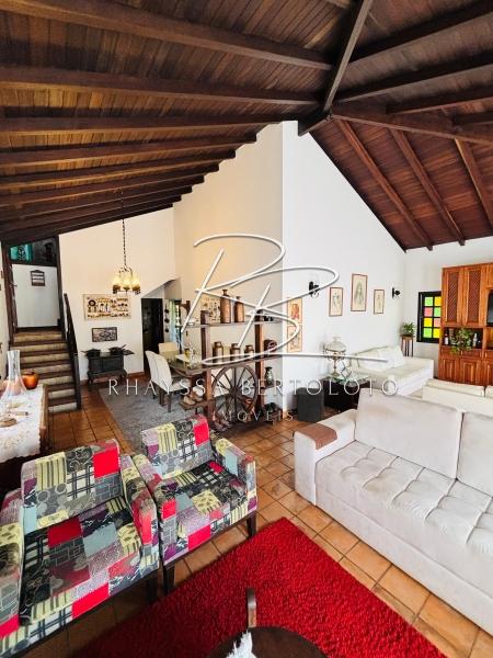 Comprar Casa em Nogueira, Petrópolis/RJ - Rhayssa Bertoloto Imóveis