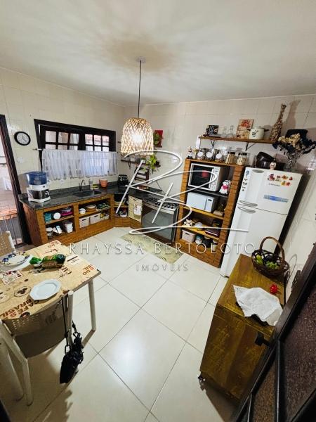 Comprar Casa em Nogueira, Petrópolis/RJ - Rhayssa Bertoloto Imóveis