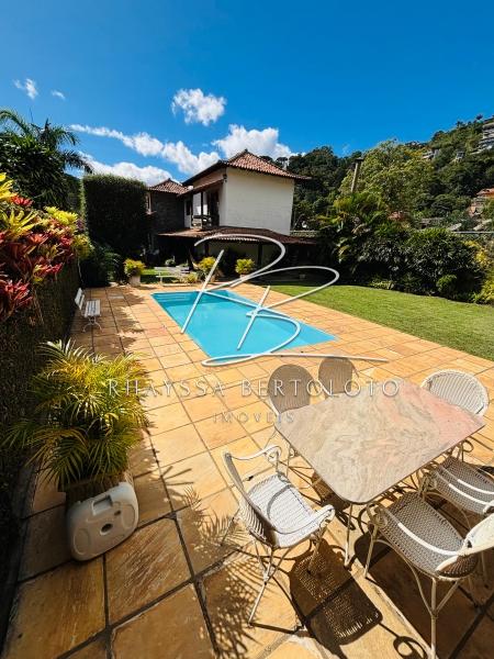 Casa à venda em Nogueira, Petrópolis - RJ