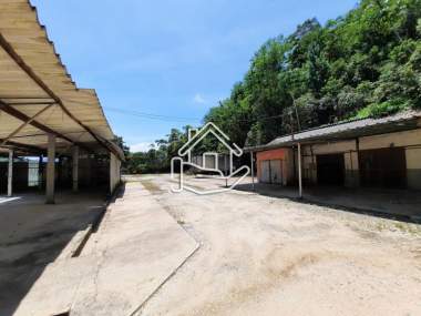 [144] Galpão em Quarteirão Brasileiro, Petrópolis/RJ