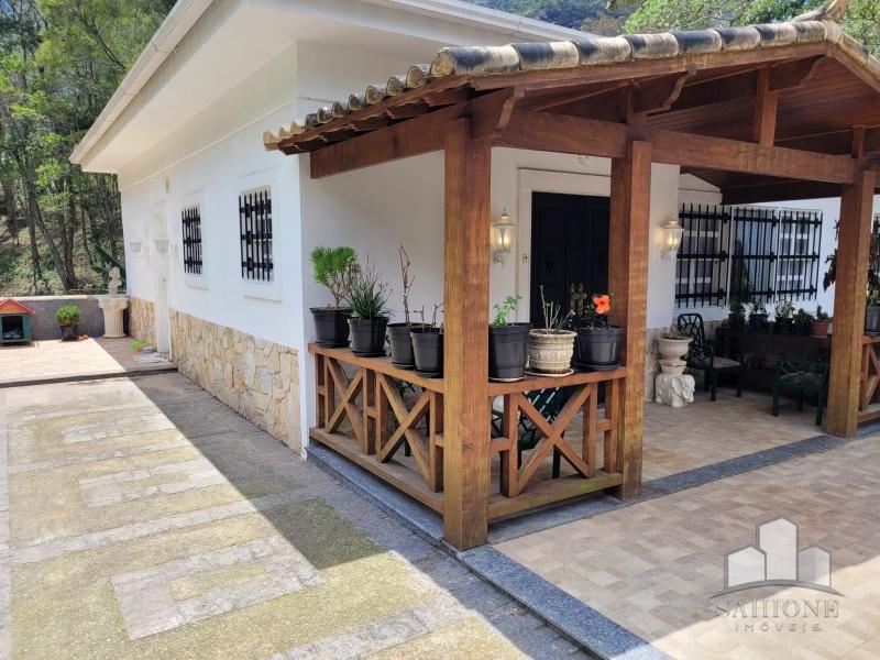 Casa em Araras - Petrópolis/RJ  - 4 Dormitórios