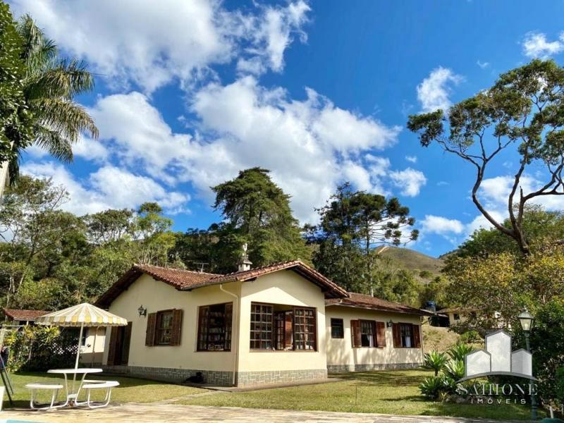 Casa em Carangola - Petrópolis/RJ  - 4 Dormitórios