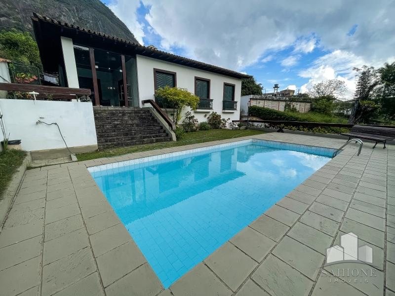 Casa em Quitandinha - Petrópolis/RJ  - 4 Dormitórios