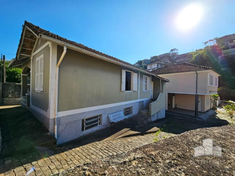 Casa em Saldanha Marinho - Petrópolis/RJ  - 6 Dormitórios