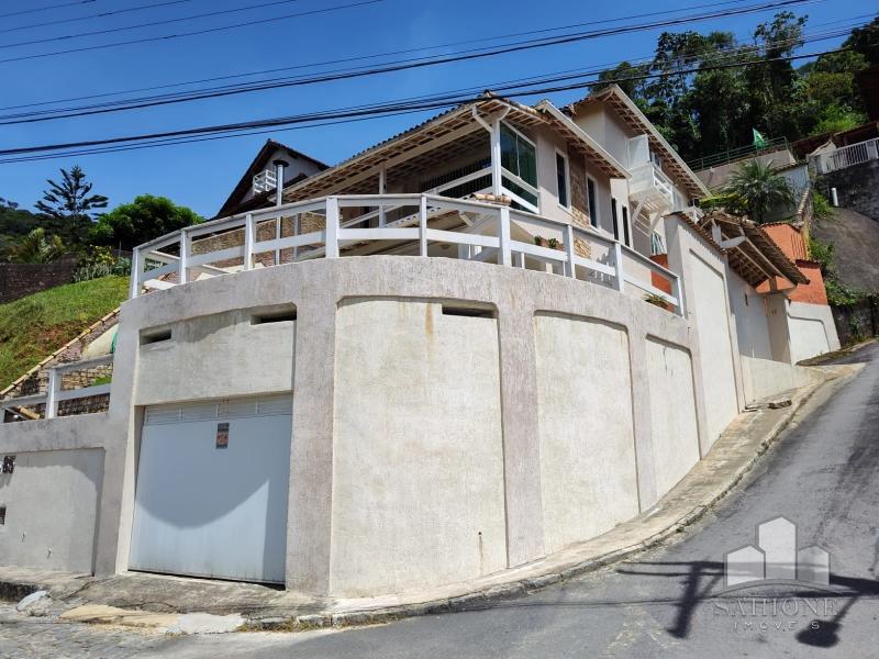 Casa em Mosela - Petrópolis/RJ  - 3 Dormitórios