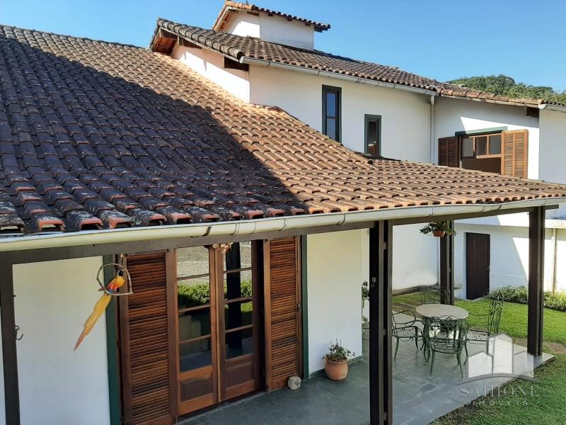Casa em Castelânea - Petrópolis/RJ  - 3 Dormitórios