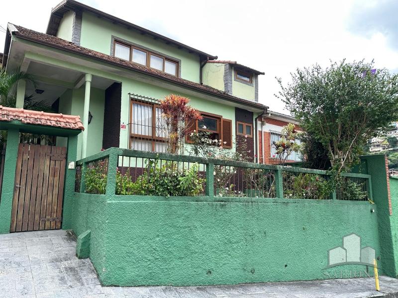 Casa em Cascatinha - Petrópolis/RJ  - 5 Dormitórios
