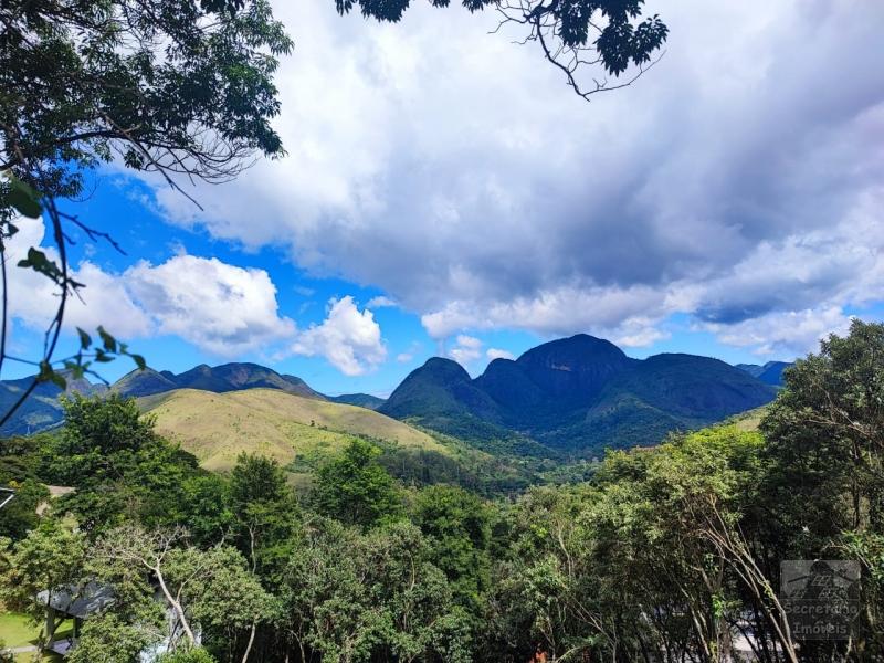 Terreno em Araras e Vale das Videiras - Petrópolis/RJ 