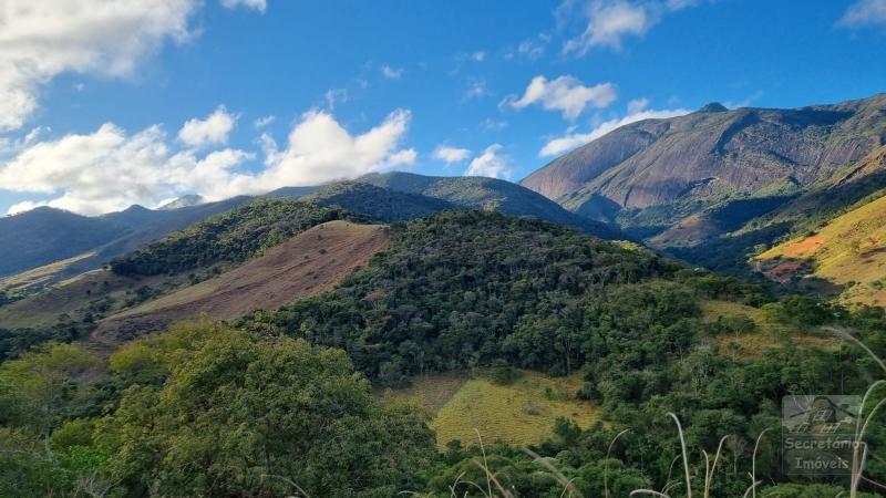 Terreno em Araras e Vale das Videiras - Petrópolis/RJ 