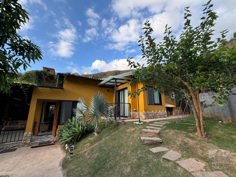 Casas e Sítios em Itaipava  - Petrópolis/RJ  - 4 Quartos