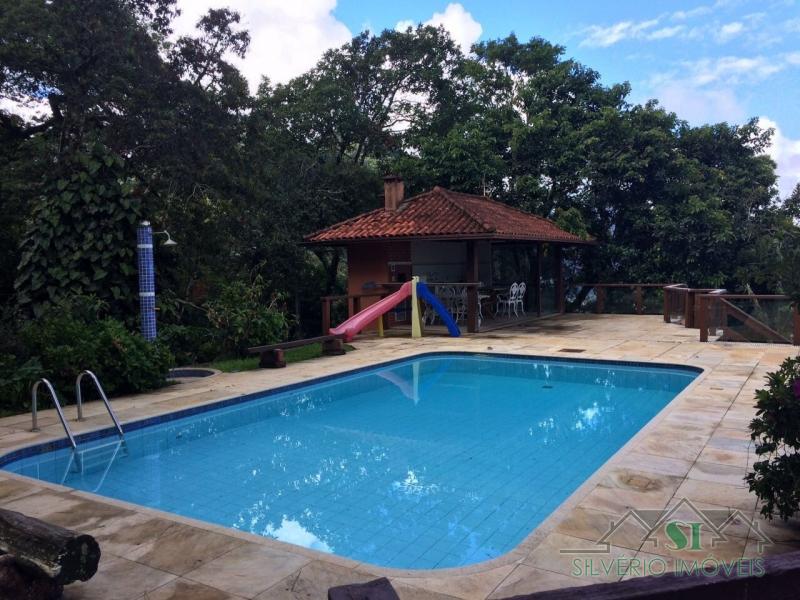 Casa à venda com 6 quartos, 322m² - Foto 2