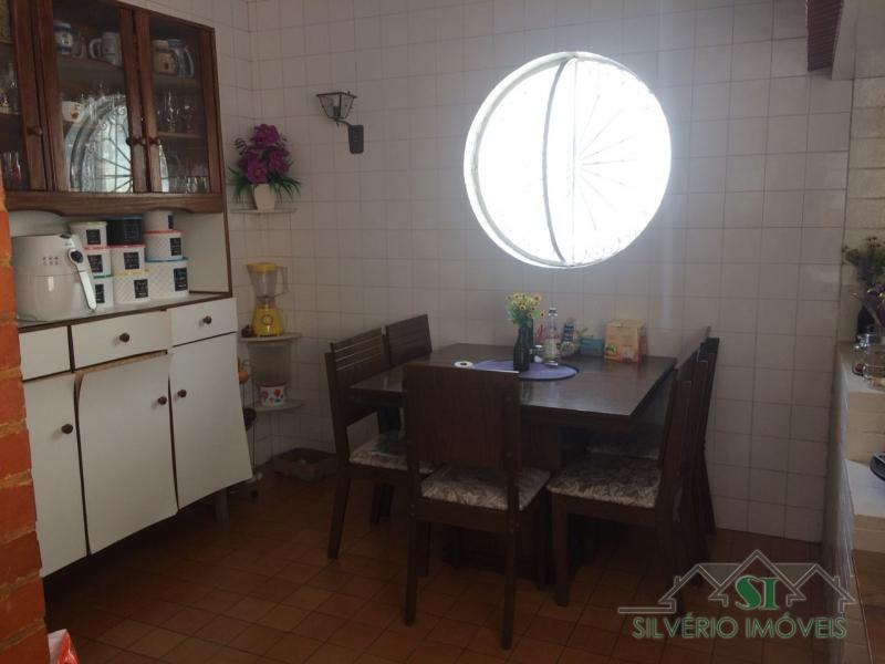 Casa à venda com 2 quartos, 300m² - Foto 14