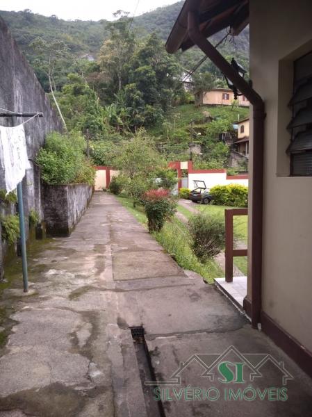 Casa à venda com 5 quartos, 220m² - Foto 3
