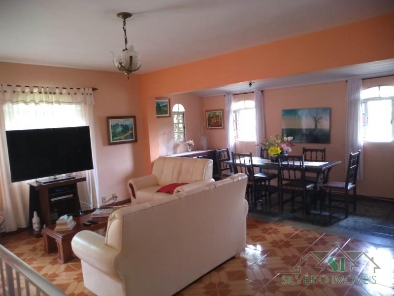 Casa à venda com 5 quartos, 220m² - Foto 4