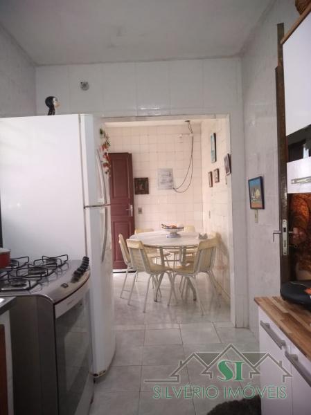 Casa à venda com 5 quartos, 220m² - Foto 8