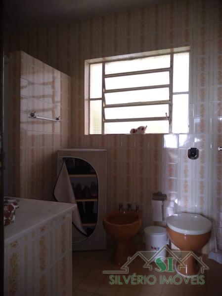 Casa à venda com 5 quartos, 220m² - Foto 11