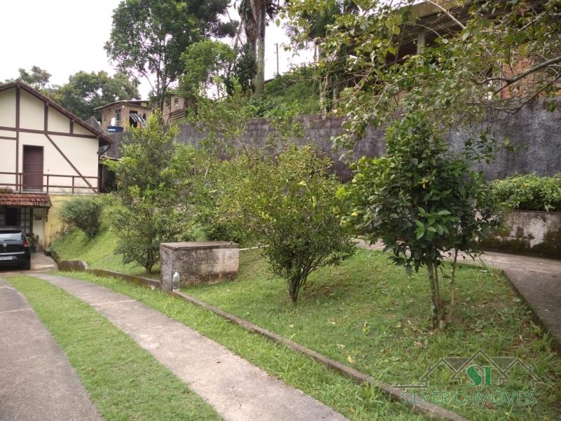 Casa à venda com 5 quartos, 220m² - Foto 2