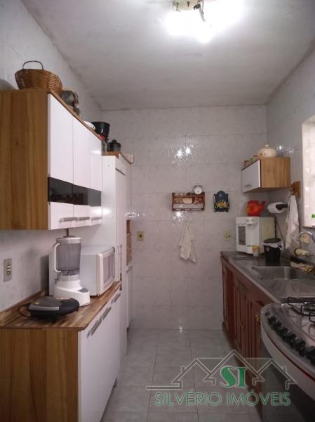 Casa à venda com 5 quartos, 220m² - Foto 9