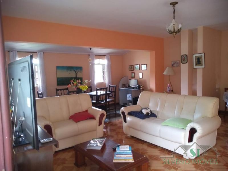 Casa à venda com 5 quartos, 220m² - Foto 5