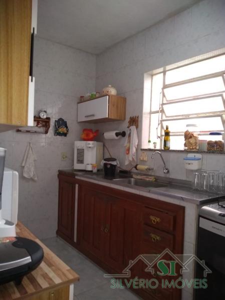 Casa à venda com 5 quartos, 220m² - Foto 10