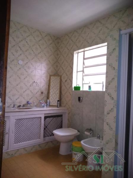 Casa à venda com 5 quartos, 220m² - Foto 18