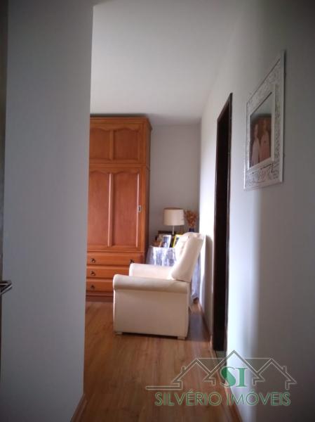 Casa à venda com 5 quartos, 220m² - Foto 14