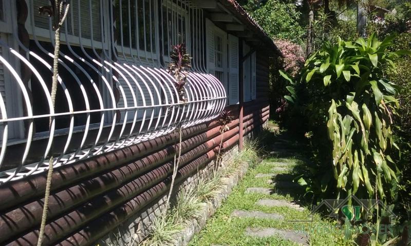 Casa à venda com 4 quartos, 220m² - Foto 2
