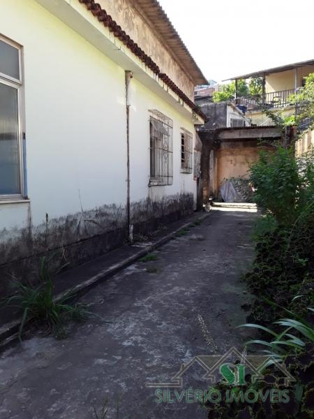 Casa à venda com 2 quartos, 65m² - Foto 2