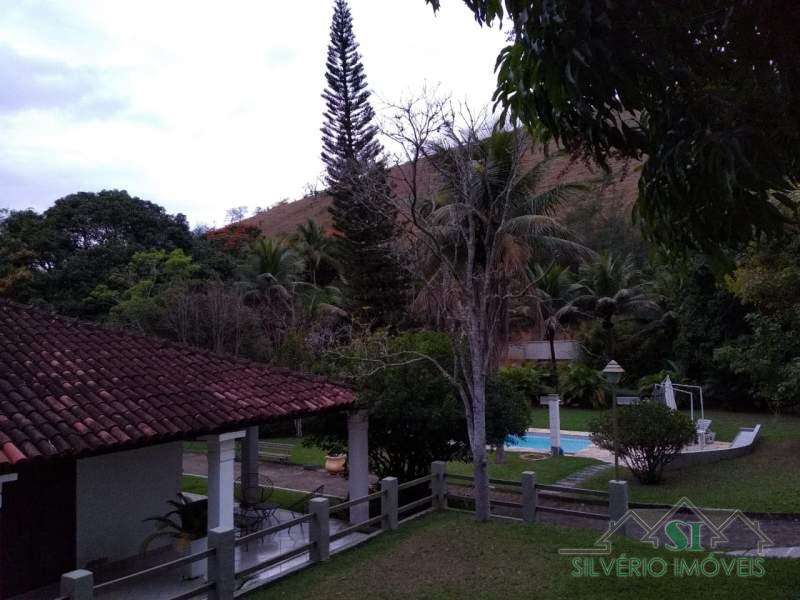 Casa à venda com 5 quartos, 300m² - Foto 32