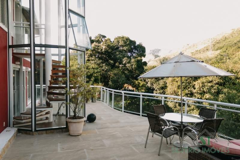 Casa à venda com 4 quartos, 100m² - Foto 1