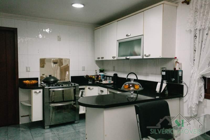 Casa à venda com 4 quartos, 100m² - Foto 29