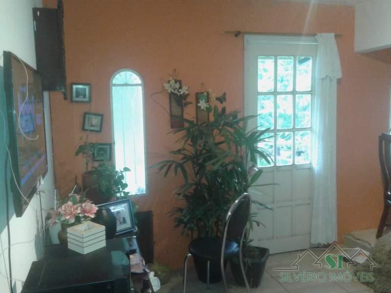 Casa à venda com 2 quartos, 50m² - Foto 2
