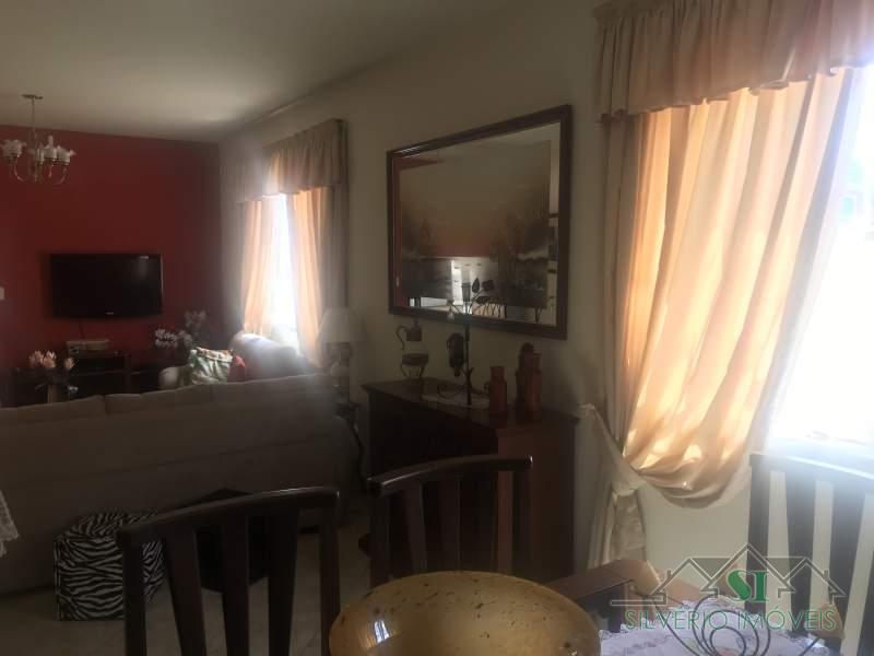 Casa à venda com 3 quartos, 162m² - Foto 2