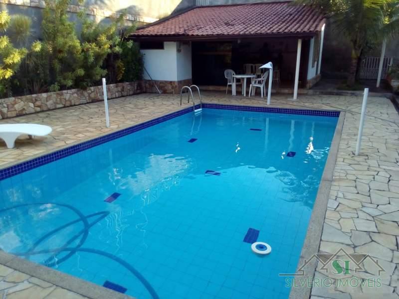 Casa à venda com 5 quartos, 377m² - Foto 2
