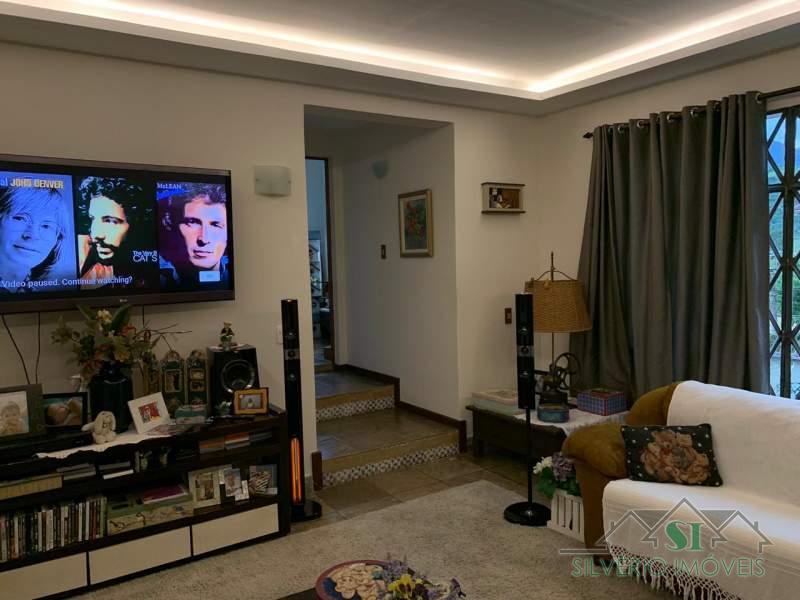Casa à venda com 4 quartos, 800m² - Foto 4