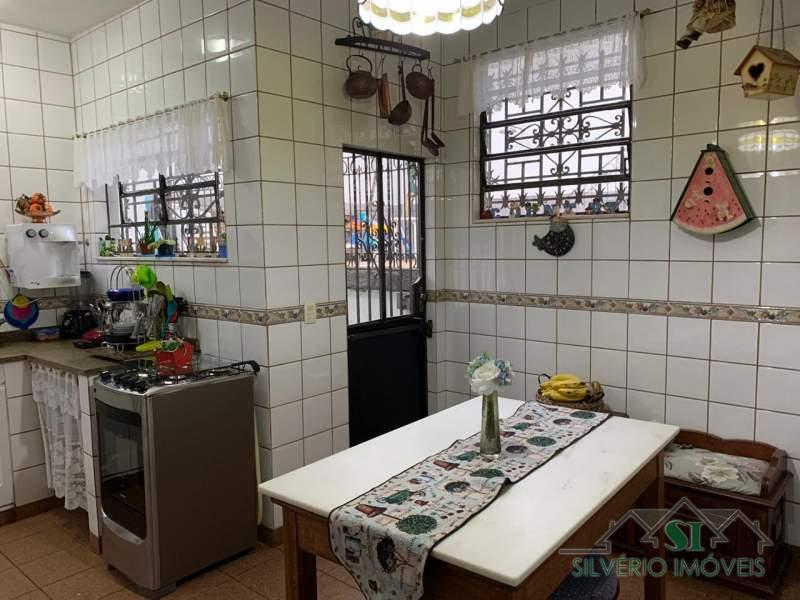 Casa à venda com 4 quartos, 800m² - Foto 9