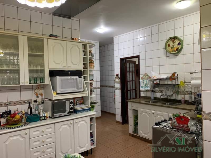 Casa à venda com 4 quartos, 800m² - Foto 10