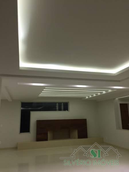 Casa à venda com 4 quartos, 600m² - Foto 9