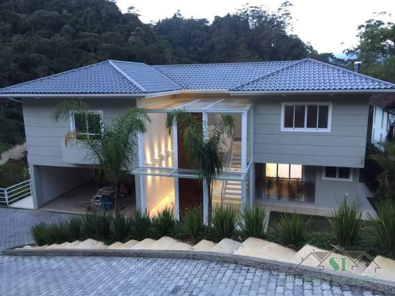 Casa à venda com 4 quartos, 600m² - Foto 2