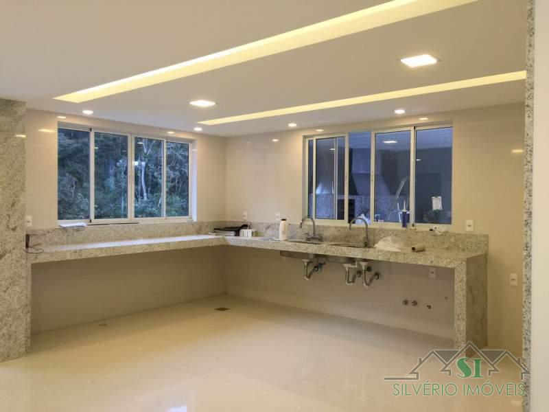Casa à venda com 4 quartos, 600m² - Foto 12