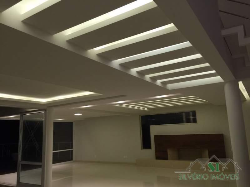 Casa à venda com 4 quartos, 600m² - Foto 8