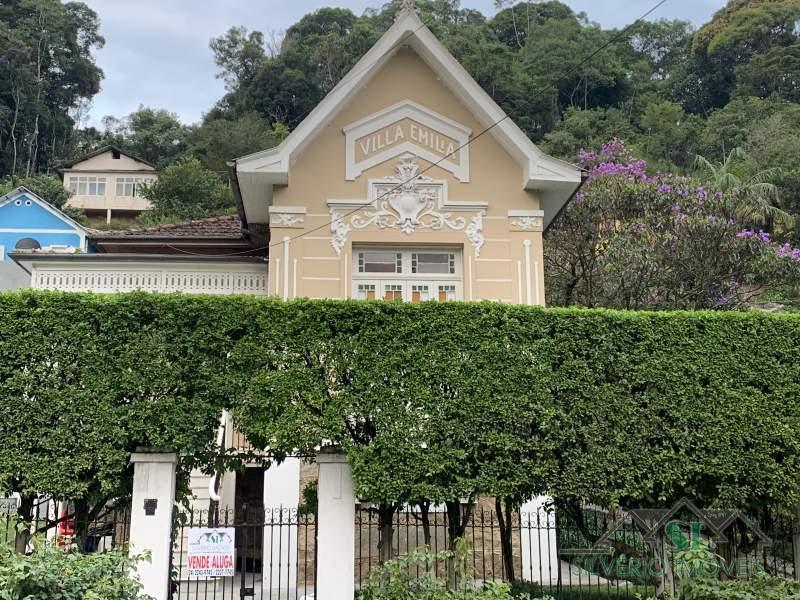 Casa à venda e aluguel com 5 quartos, 200m² - Foto 4