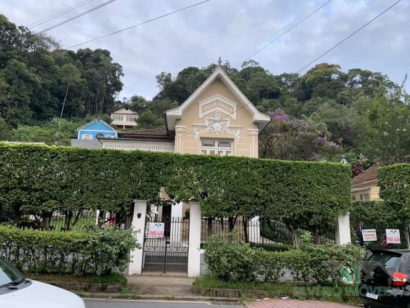 Casa à venda e aluguel com 5 quartos, 200m² - Foto 2