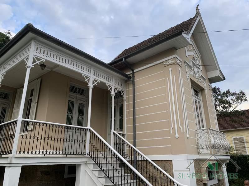 Casa à venda e aluguel com 5 quartos, 200m² - Foto 5