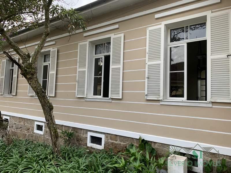 Casa à venda e aluguel com 5 quartos, 200m² - Foto 8