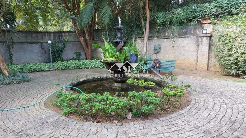 Casa à venda com 9 quartos, 1200m² - Foto 7