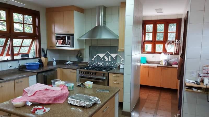 Casa à venda com 9 quartos, 1200m² - Foto 26