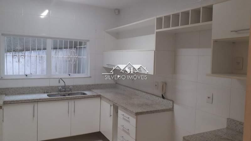 Casa à venda com 3 quartos, 150m² - Foto 16