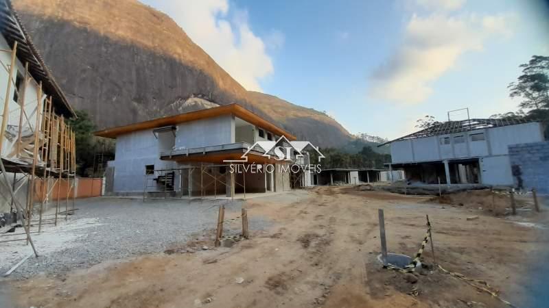 Casa à venda com 4 quartos, 270m² - Foto 2